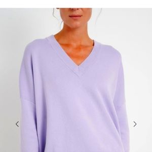 "In Wear", knit v neck, lilac color, size sm